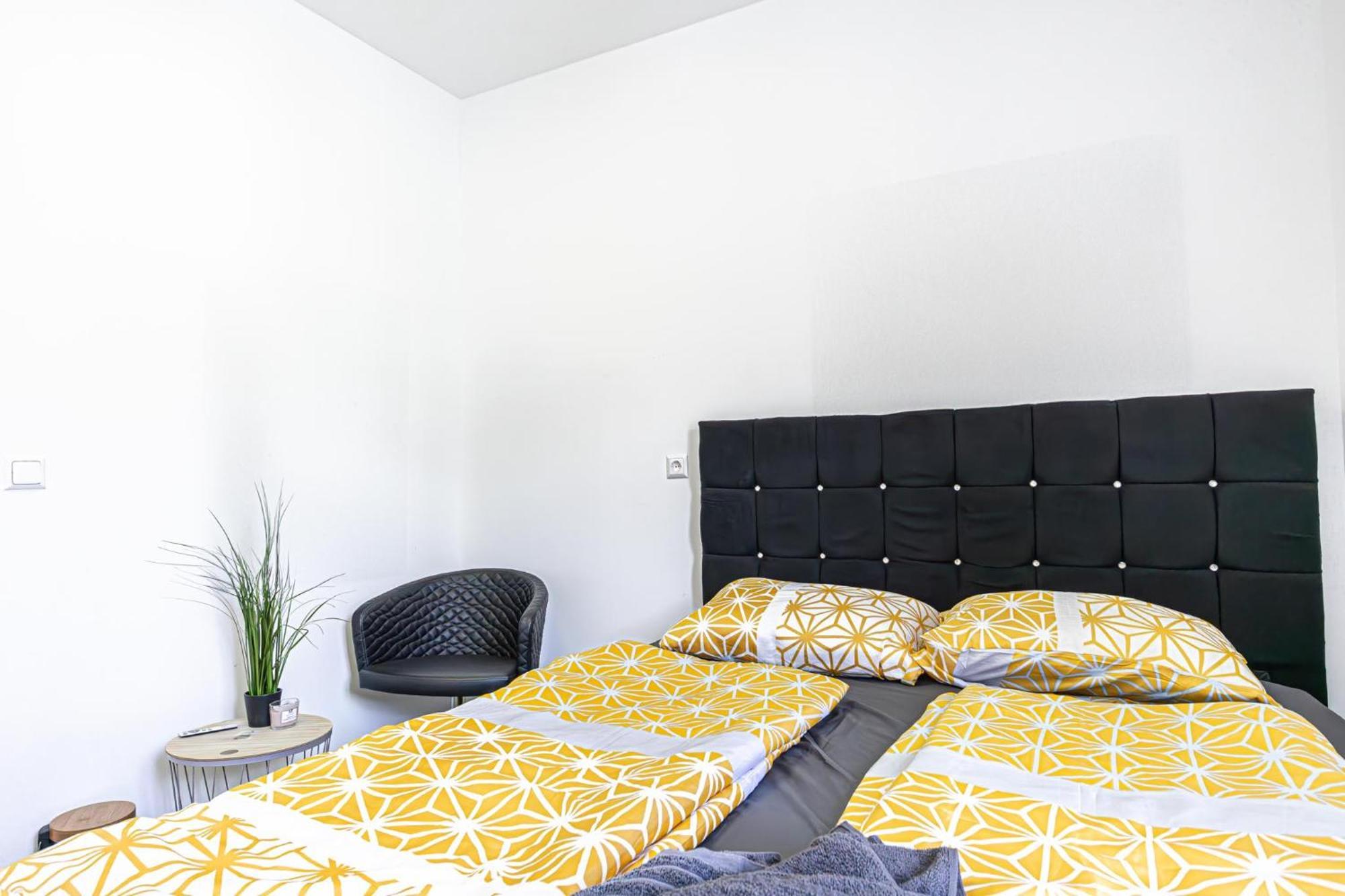 Near Schoenbrunn - Economy Rooms In Shared Apartment At Meidling Train Station 维也纳 外观 照片