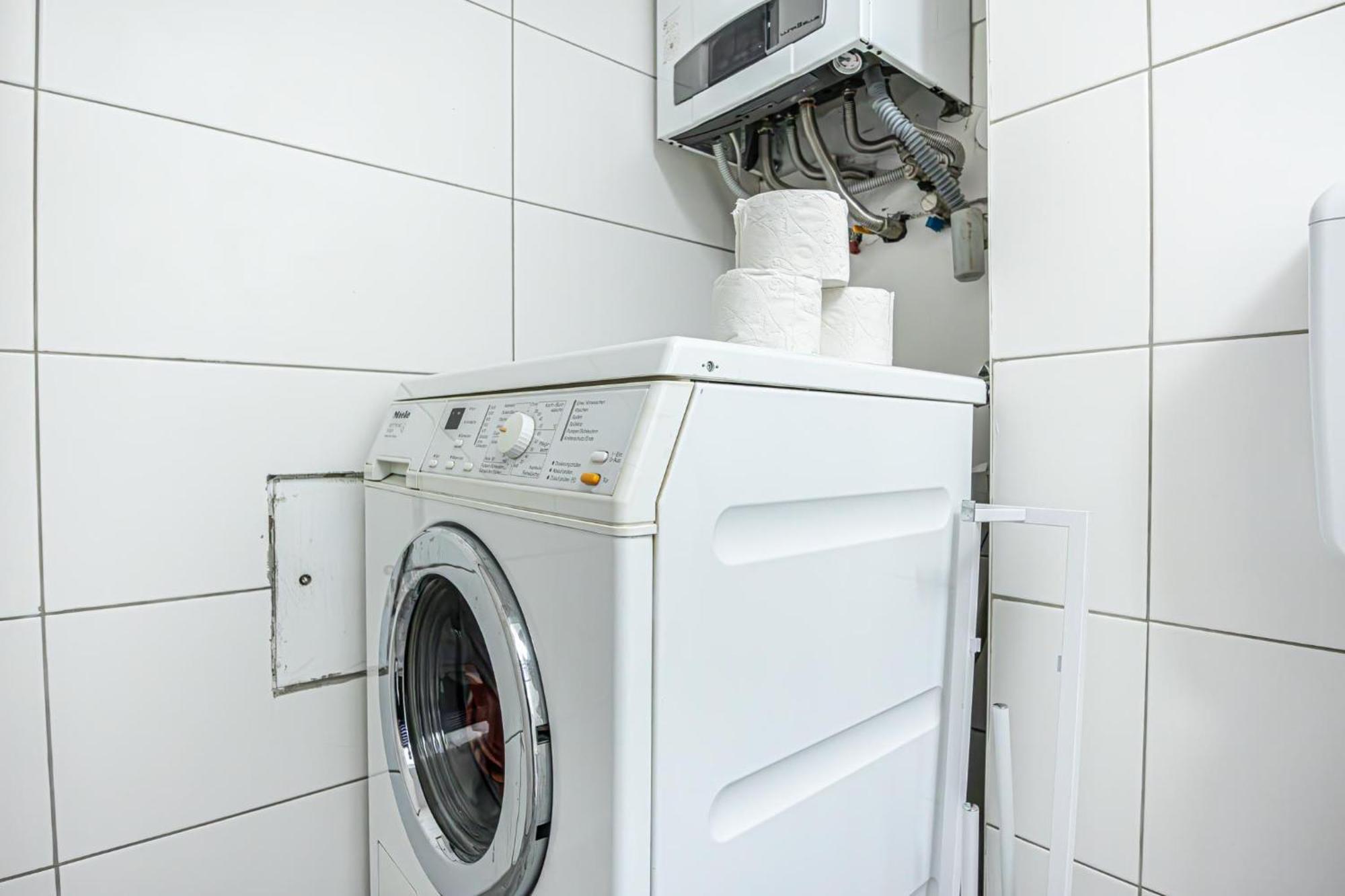 Near Schoenbrunn - Economy Rooms In Shared Apartment At Meidling Train Station 维也纳 外观 照片