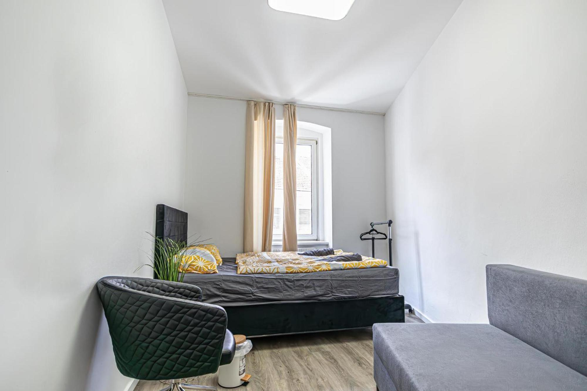 Near Schoenbrunn - Economy Rooms In Shared Apartment At Meidling Train Station 维也纳 外观 照片