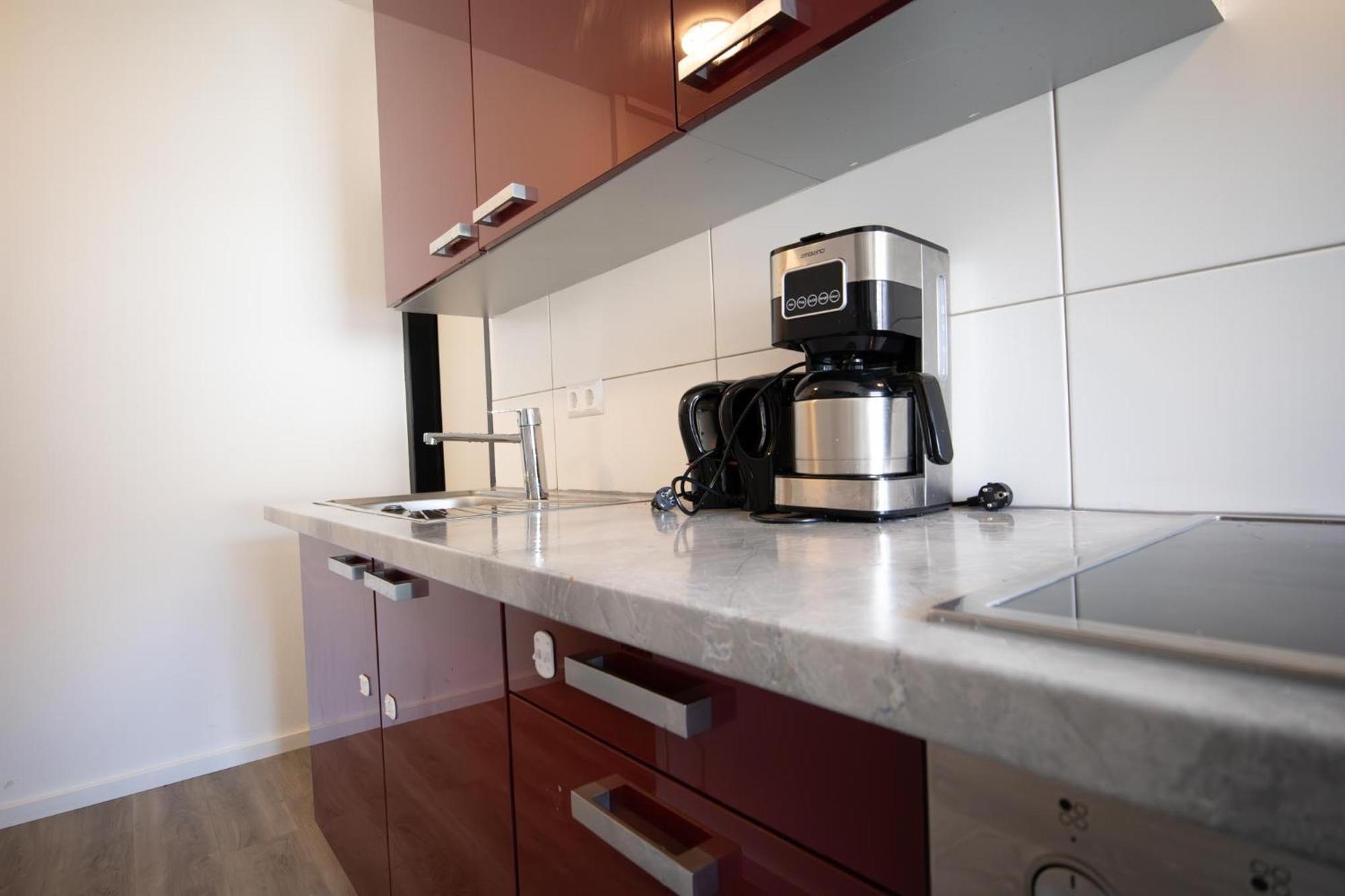 Near Schoenbrunn - Economy Rooms In Shared Apartment At Meidling Train Station 维也纳 外观 照片