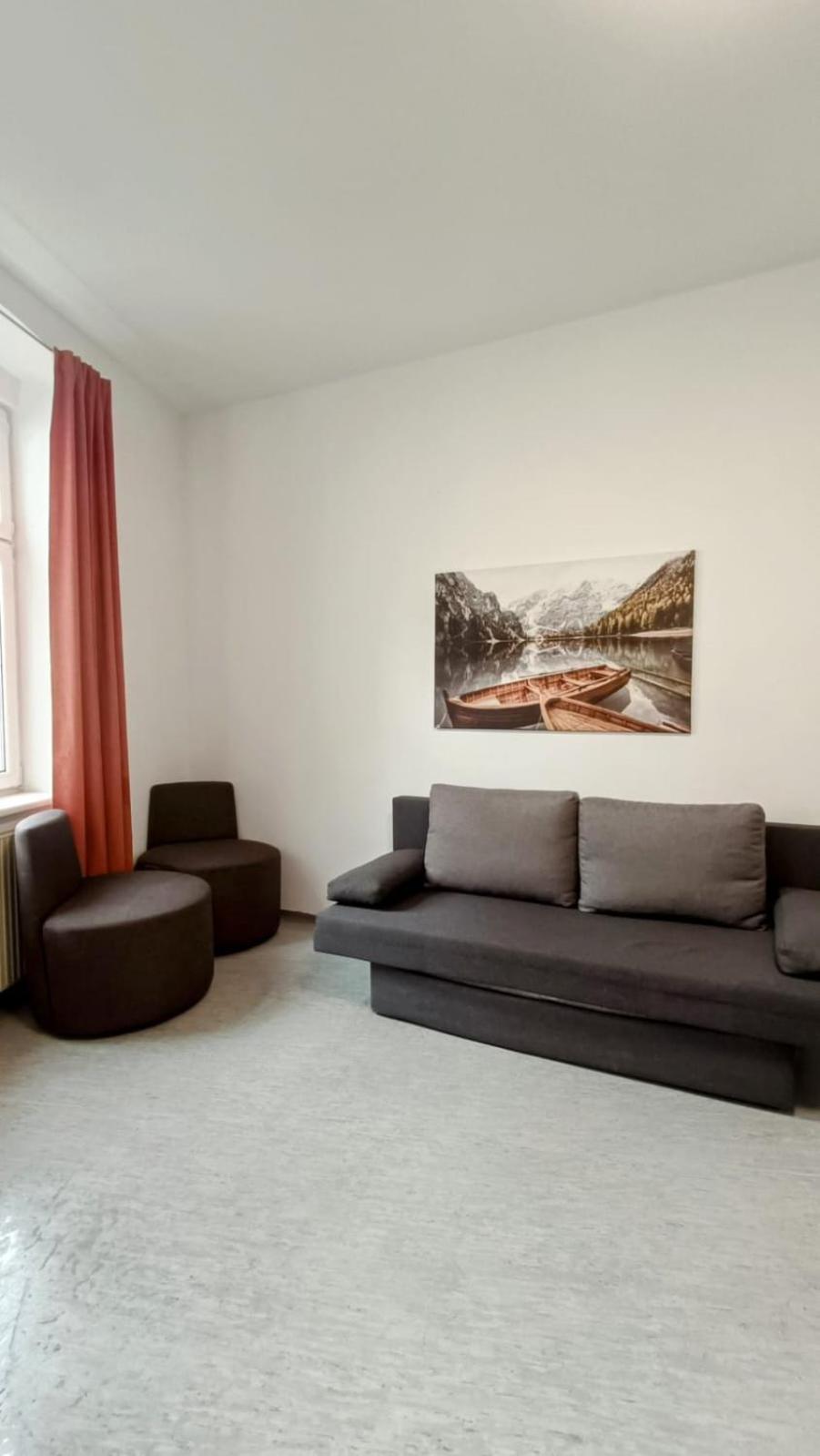 Near Schoenbrunn - Economy Rooms In Shared Apartment At Meidling Train Station 维也纳 外观 照片