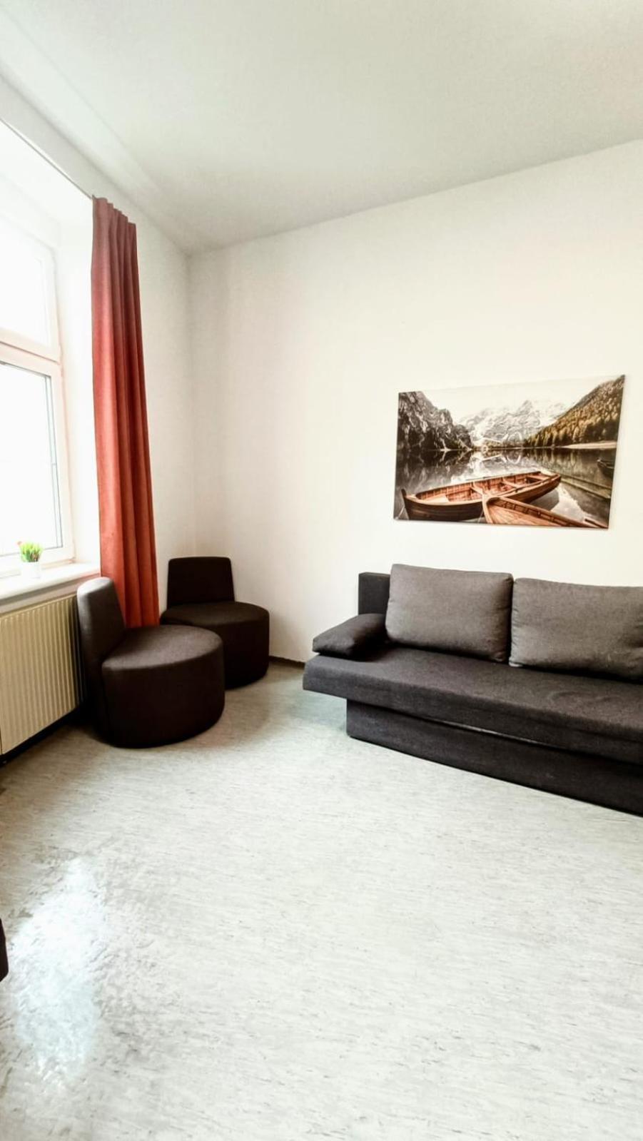 Near Schoenbrunn - Economy Rooms In Shared Apartment At Meidling Train Station 维也纳 外观 照片