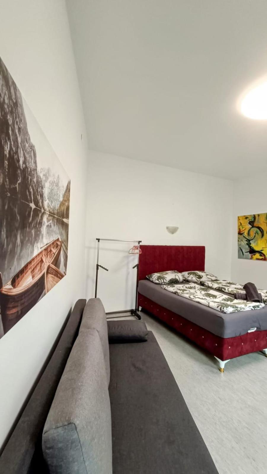 Near Schoenbrunn - Economy Rooms In Shared Apartment At Meidling Train Station 维也纳 外观 照片