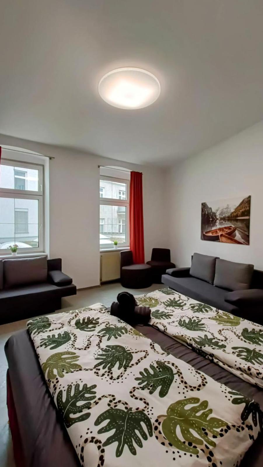 Near Schoenbrunn - Economy Rooms In Shared Apartment At Meidling Train Station 维也纳 外观 照片