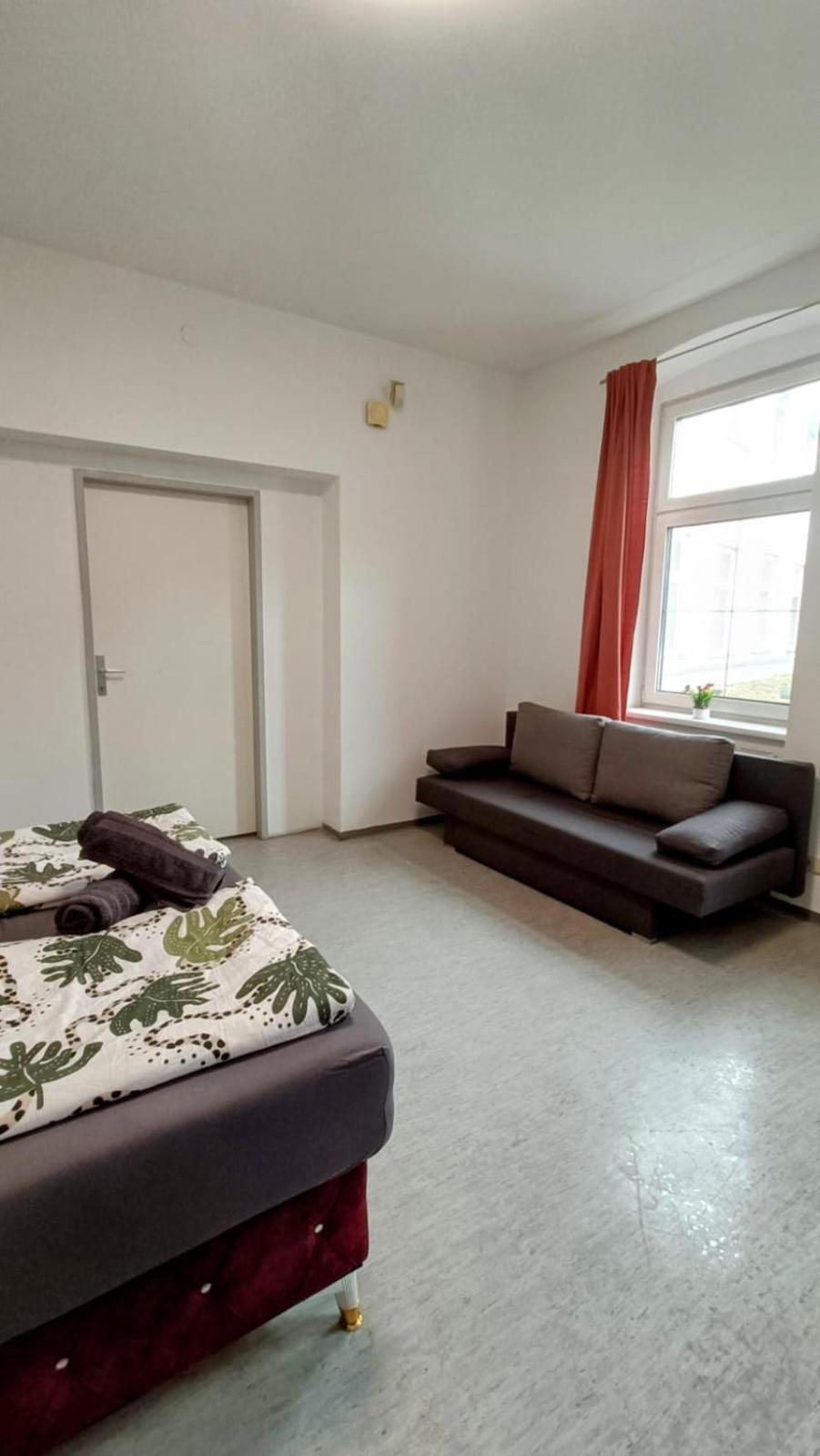 Near Schoenbrunn - Economy Rooms In Shared Apartment At Meidling Train Station 维也纳 外观 照片