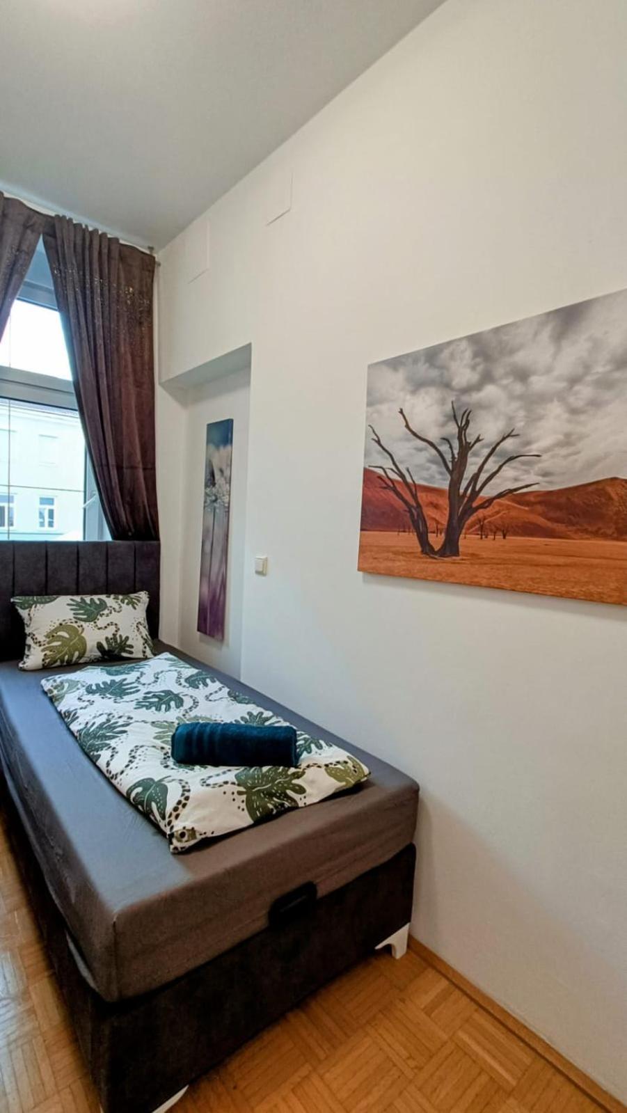 Near Schoenbrunn - Economy Rooms In Shared Apartment At Meidling Train Station 维也纳 外观 照片