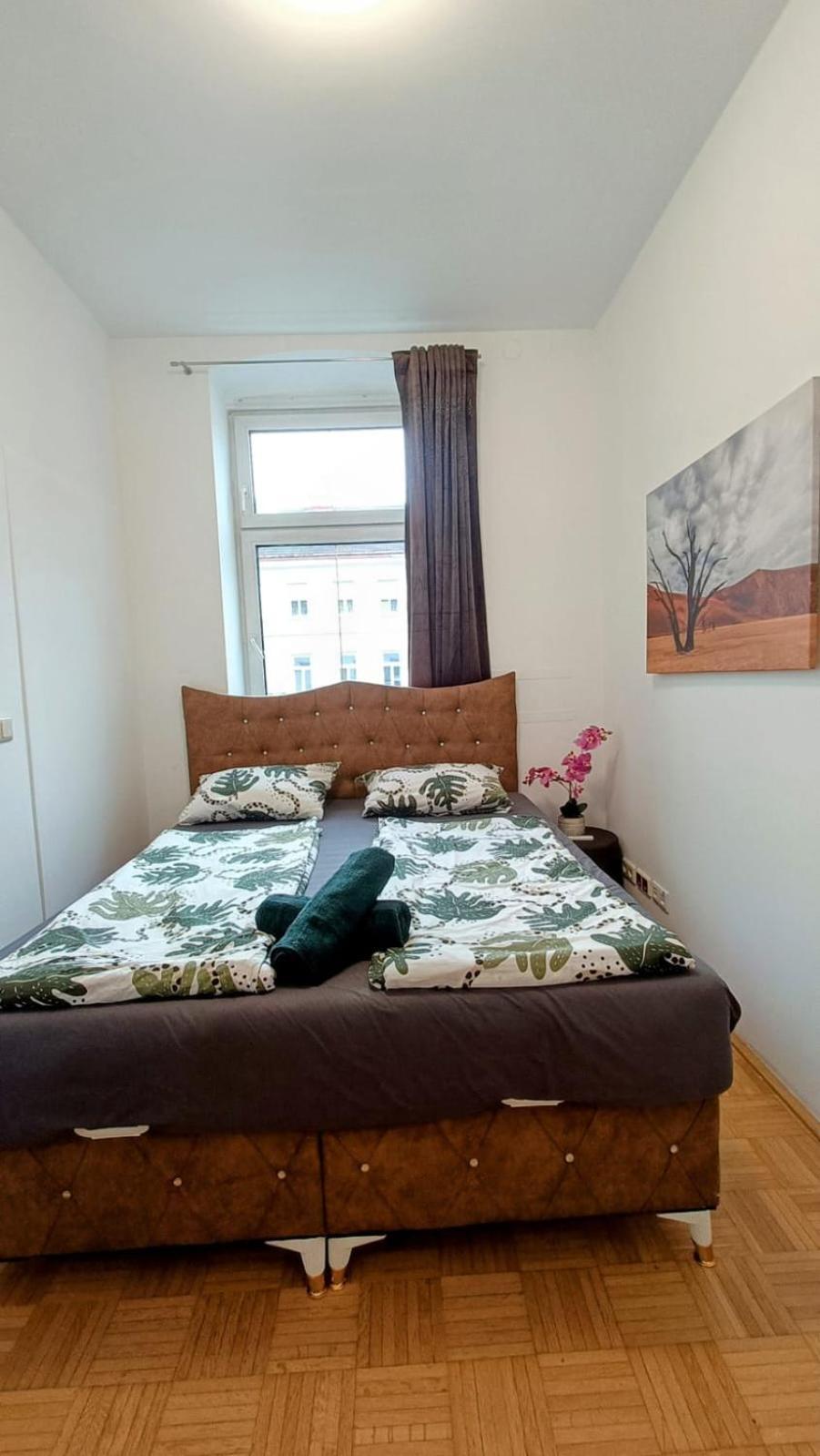 Near Schoenbrunn - Economy Rooms In Shared Apartment At Meidling Train Station 维也纳 外观 照片