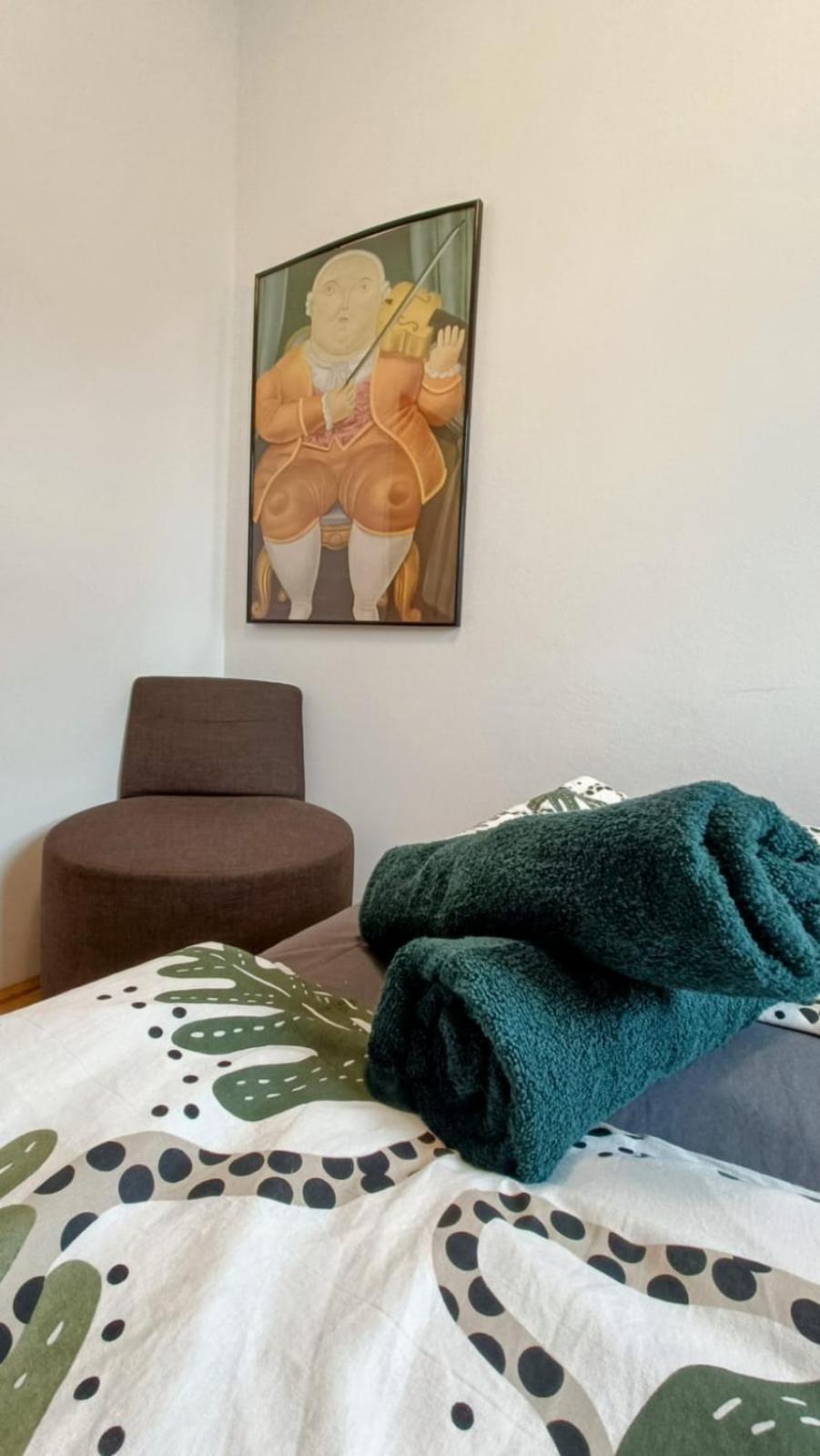 Near Schoenbrunn - Economy Rooms In Shared Apartment At Meidling Train Station 维也纳 外观 照片