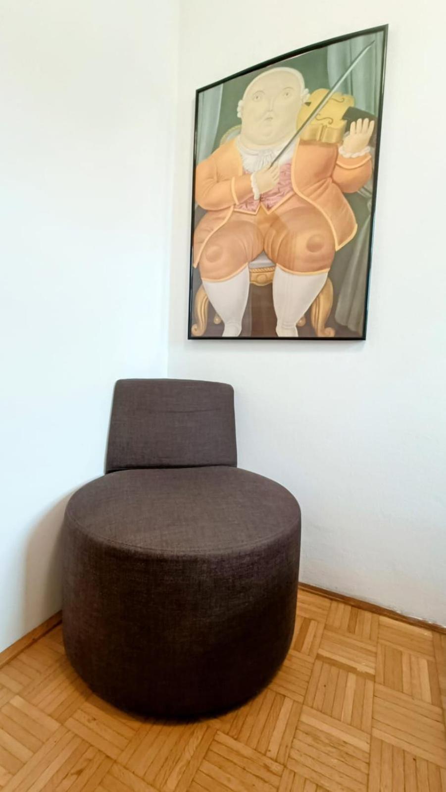 Near Schoenbrunn - Economy Rooms In Shared Apartment At Meidling Train Station 维也纳 外观 照片
