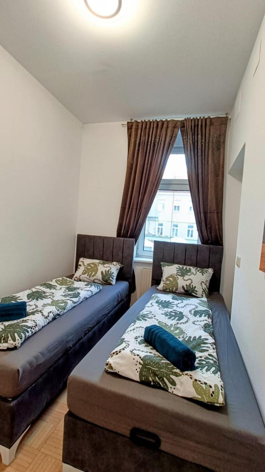 Near Schoenbrunn - Economy Rooms In Shared Apartment At Meidling Train Station 维也纳 外观 照片