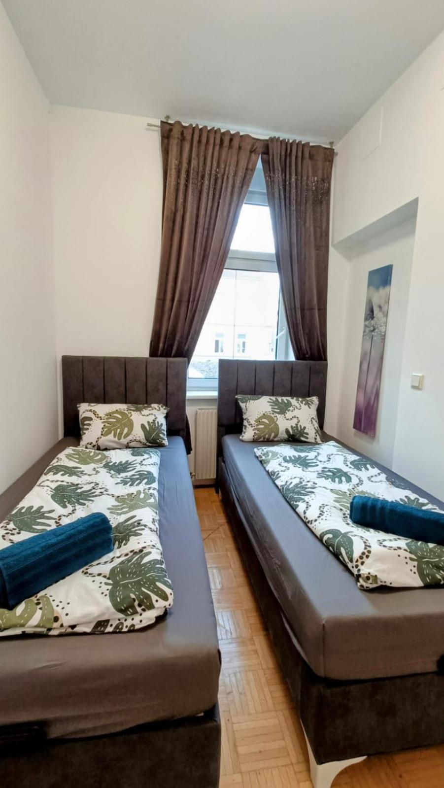 Near Schoenbrunn - Economy Rooms In Shared Apartment At Meidling Train Station 维也纳 外观 照片